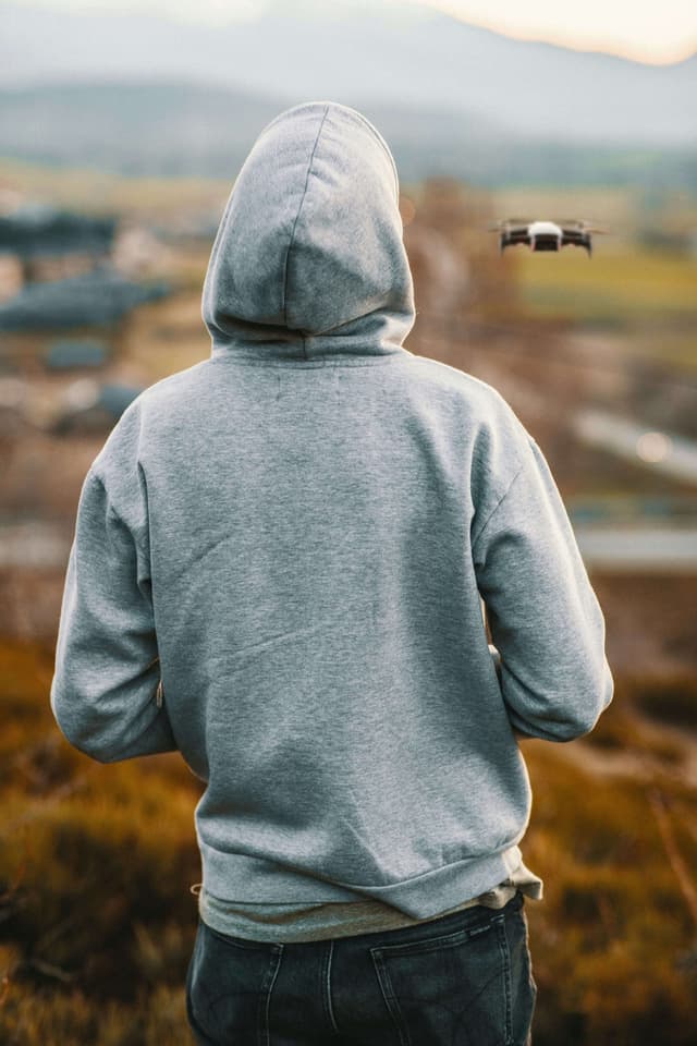 Sudadera con Capucha Esencial